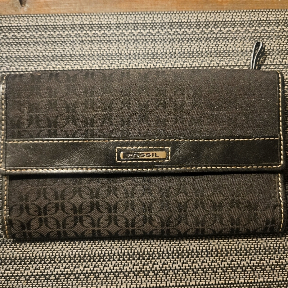 Fossil Never Used Wallet,Fabric& Leather In Blk.Euc.As Seen In Pics.